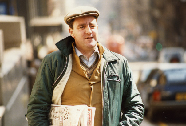 Dundee man does dishes!